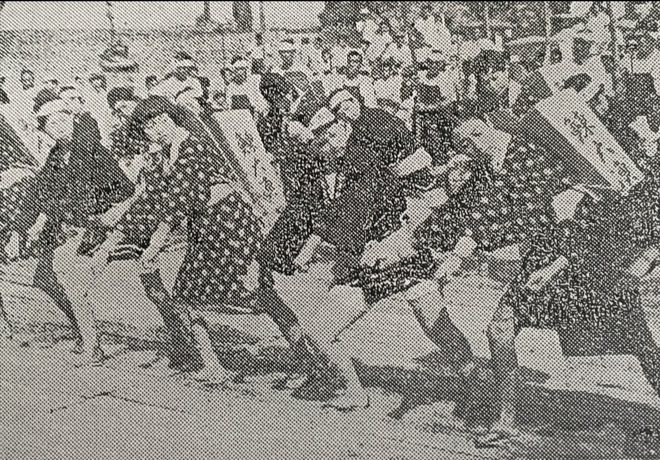 写真:ソーラン節保存会の踊り(昭和36年8月17日の新聞記事より)